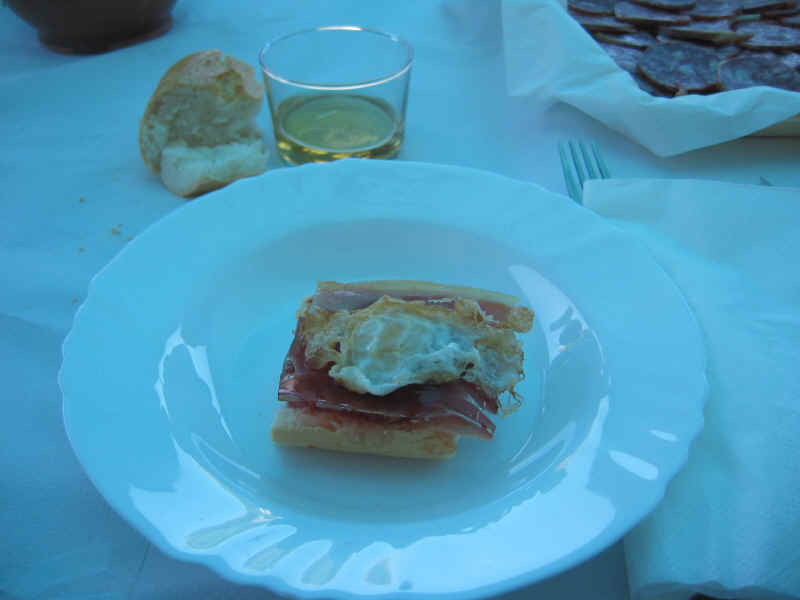 Receta de pincho de jamón con huevo de codorniz