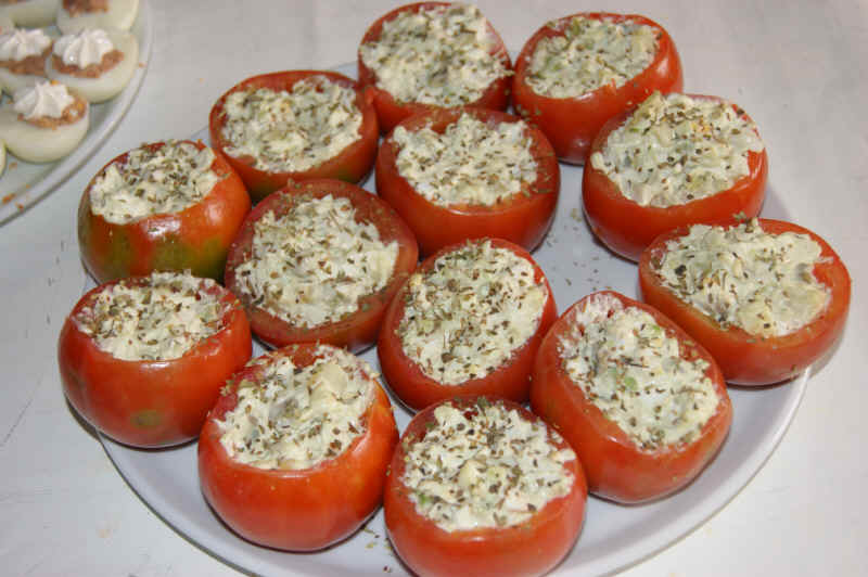 Receta de tomates rellenos de ensalada de aguacate