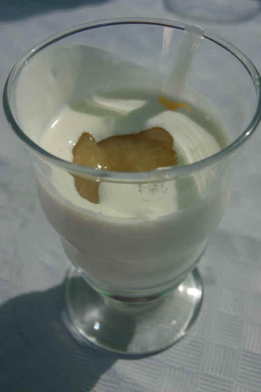 Receta de semifrío de yogur con coulis de paraguayo