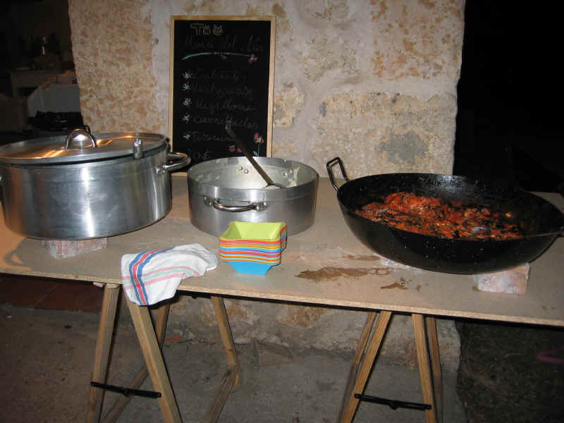 Mesa bufet en la cena