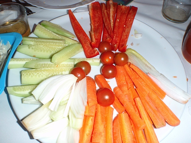 Receta de crudités con salsa de queso y vinagreta