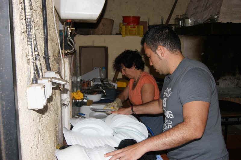 Hubo que fregar antes y después de la comida