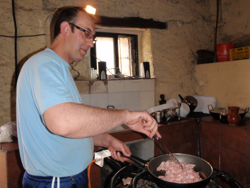 Y cocinando