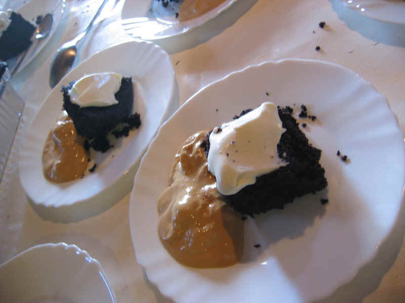 Tarta de Guinness con helado de yogur de caramelo