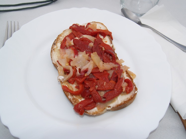 Receta de tosta de bacalao y pimiento del piquillo