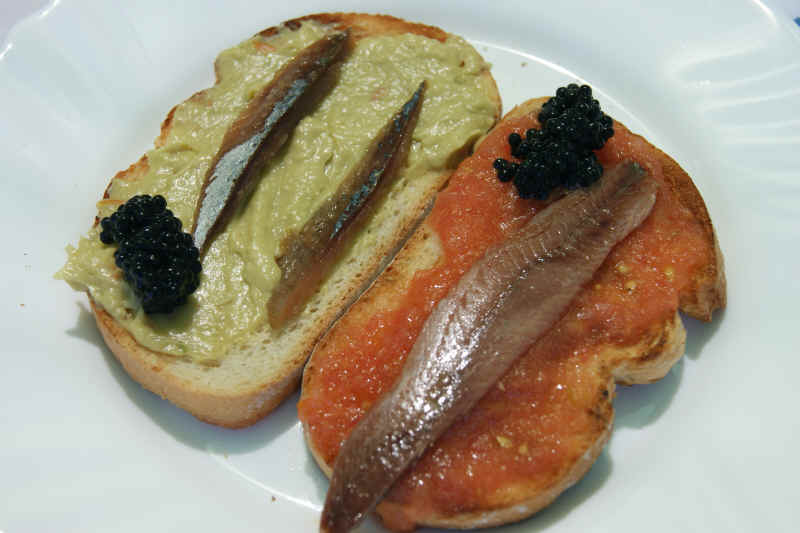 Receta de tosta con tomate y sardina en salazón