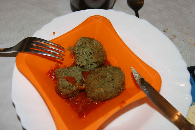 Receta de albóndigas de berenjena con salsa de tomate