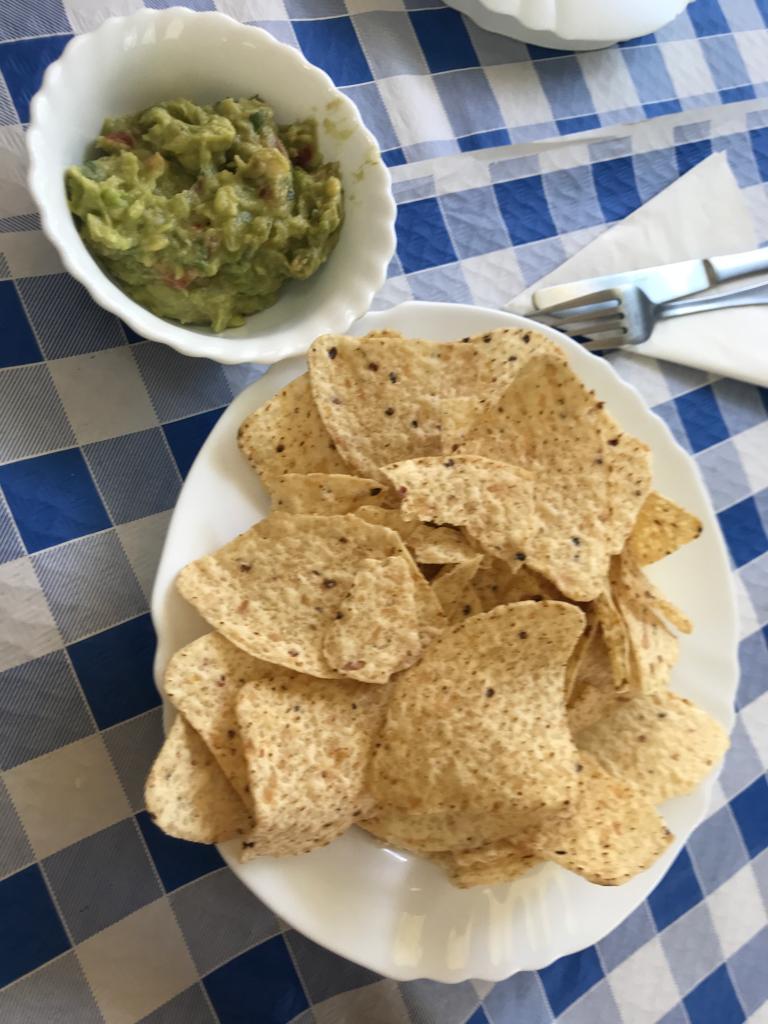 Nachos con guacamole