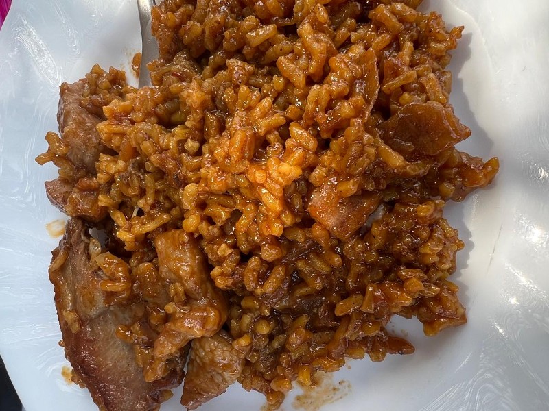 Arroz con chuletillas y secreto Arroz con chuletillas y secreto